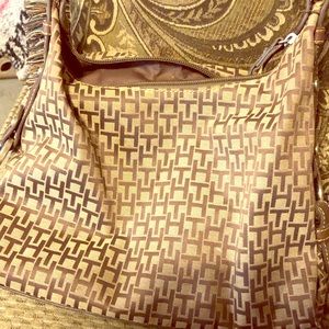 🔥3 for $15. Tommy Hilfiger shoulder bag